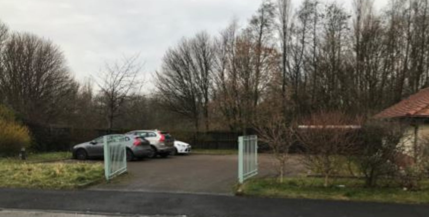 LAND FOR SALE BY MODERN METHOD OF AUCTION 

STARTING BID PRICE - £30,000 PLUS RESERVATION

The land is currently used a car park and could be suitable for residential development subject to planning. The site measures approximately 0.072 acres (0.029...