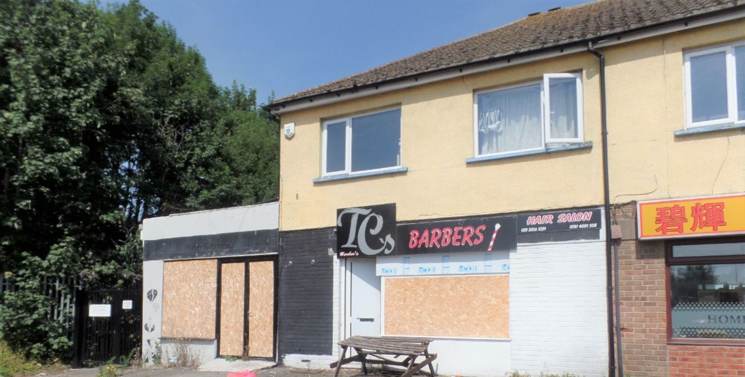 An A1 licensed shop unit situated on a prominent position on Waungron Road. Versatile and an excellent opportunity for a new and existing businesses. Change of Use considered, subject to necessary local authority consents.<br /><br />Further opportun...