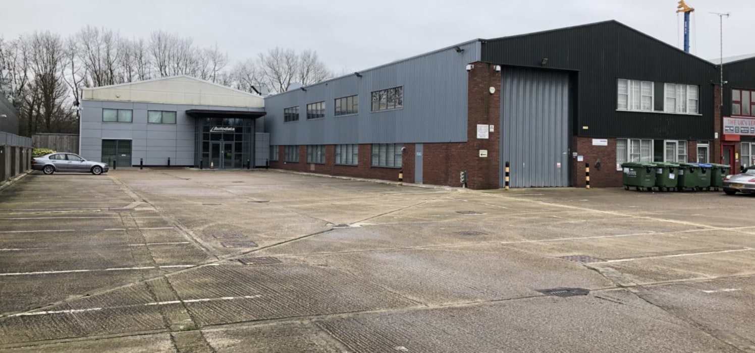 The unit is located approximately half a mile from Junction 8/9 of the M4 motorway on Priors Way, Maidenhead. The property is accessed via the A308 Windsor Road providing easy and direct access to Maidenhead and Windsor town centres and the surroundi...