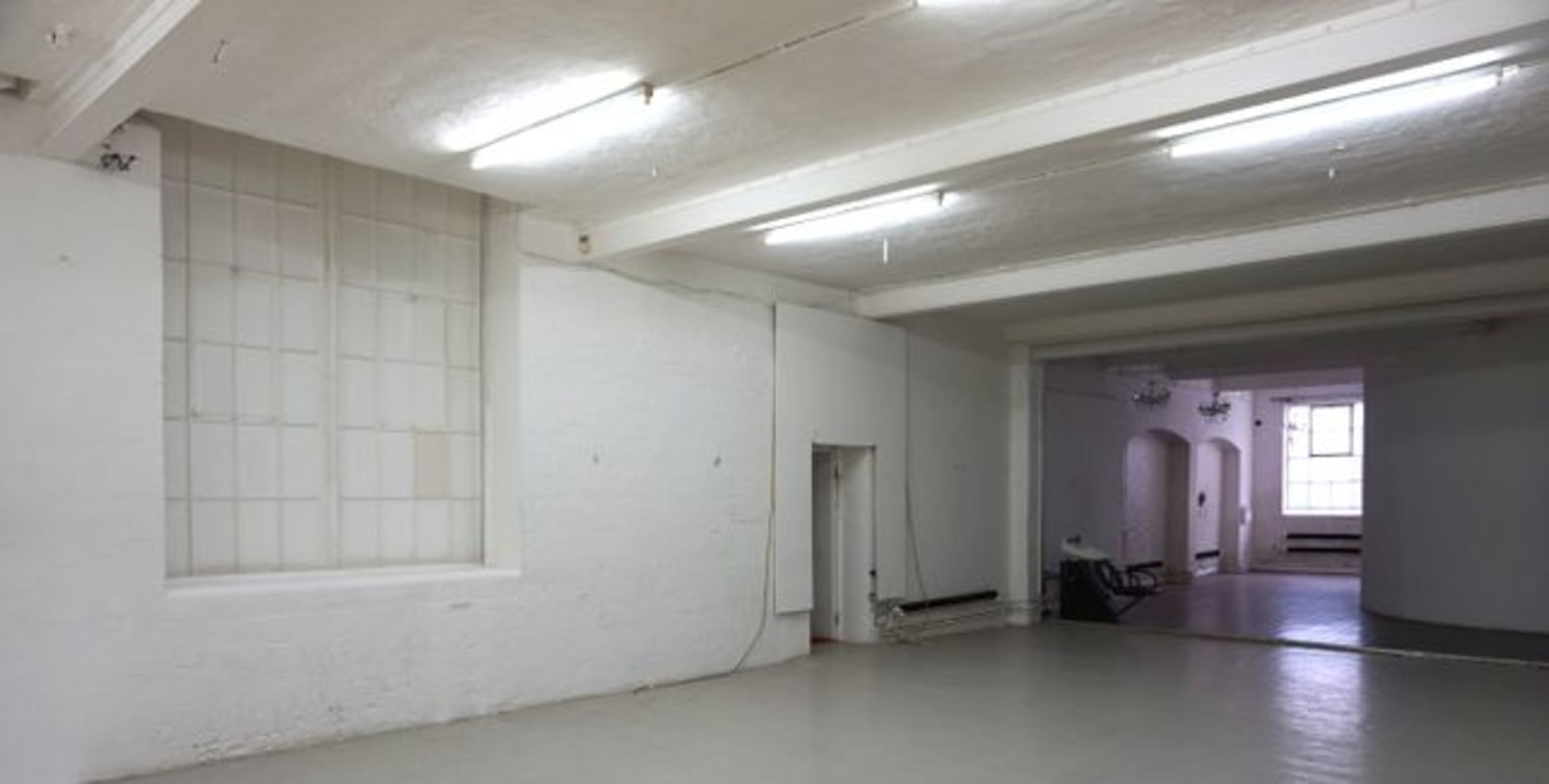 Available immediately<br><br>Shoreditch 3,086 sq. Ft. (approx.) Ground floor self-contained former photographic studio or suitable for other uses (subject to Landlords and planning consent)...