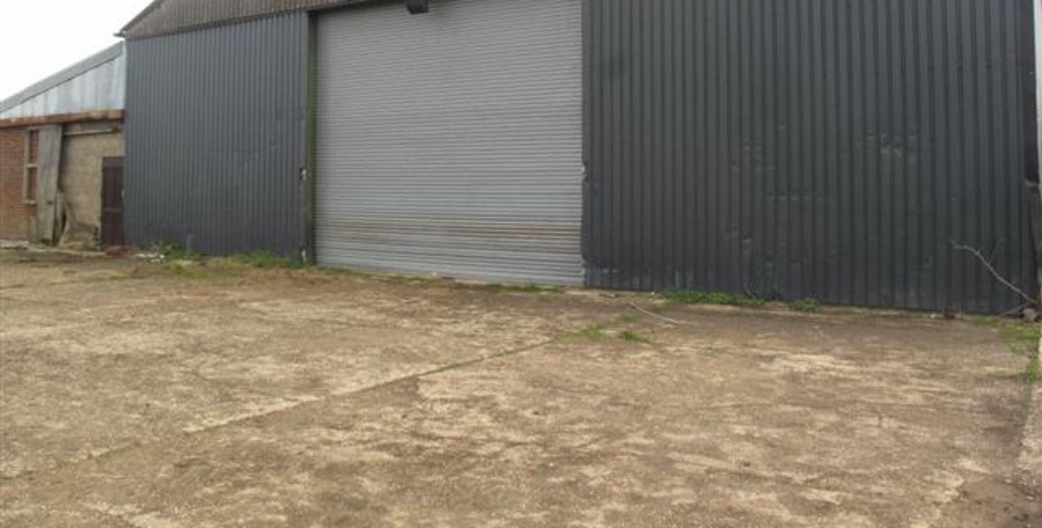 We are pleased to offer this WAREHOUSE unit to let. Situated on the outskirts of Chelmsford, the unit benefits from having AMPLE PARKING onsite and easy access to A414. The site securely gated with CCTV. The unit benefits from having THREE PHASE POWE...