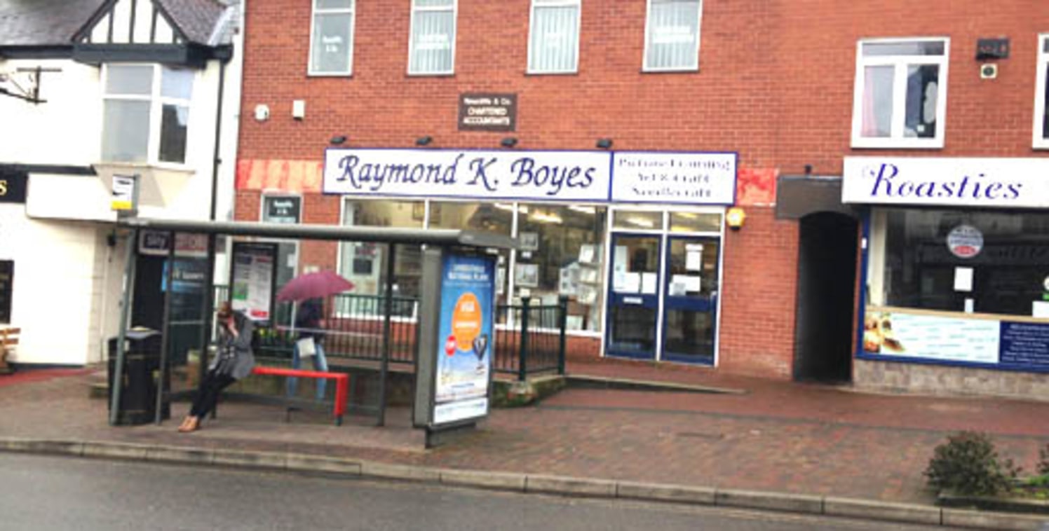 A substantial retail premises located on the high street in Kirkham which is a market town equal in distance between Blackpool & Preston. The open plan ground floor retail area provides approximately 173sqm (1,860 sqft). Suit a variety of uses subjec...