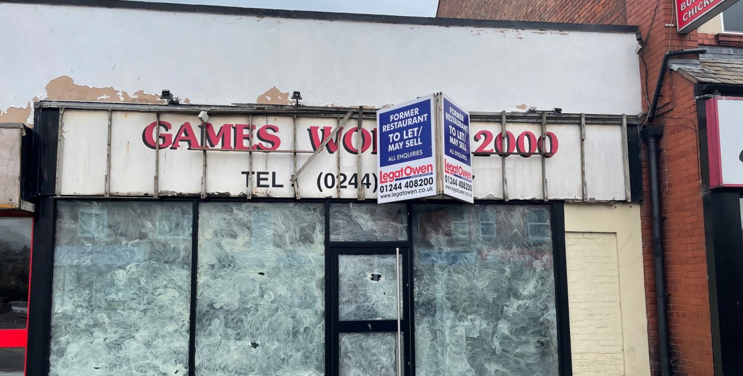 Former restuarant comprising 1,801 sq ft to let in Queensferry. 

Other nearby occupies include Domino's, Subway, Spar, Rowlands Pharmacy and Pizza Magic.

The property is available on a new Full Repairing and Insuring lease at a rent of £8,500 per a...