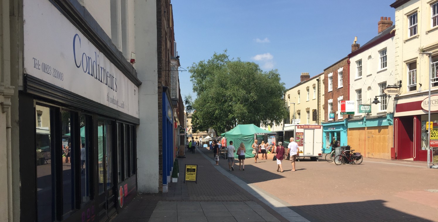 Town centre retail unit with parking.

The premises is located within the High Street which has a weekly farmers market and is situated in the main shopping area of the town centre.