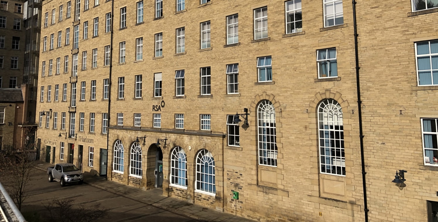 Bowling Mill is situated within the heart of Dean Clough and offers a variety of modern office suites having character features to include large windows, exposed stone and brick work and character steel columns. The Bowling Mill is able to offer Grad...