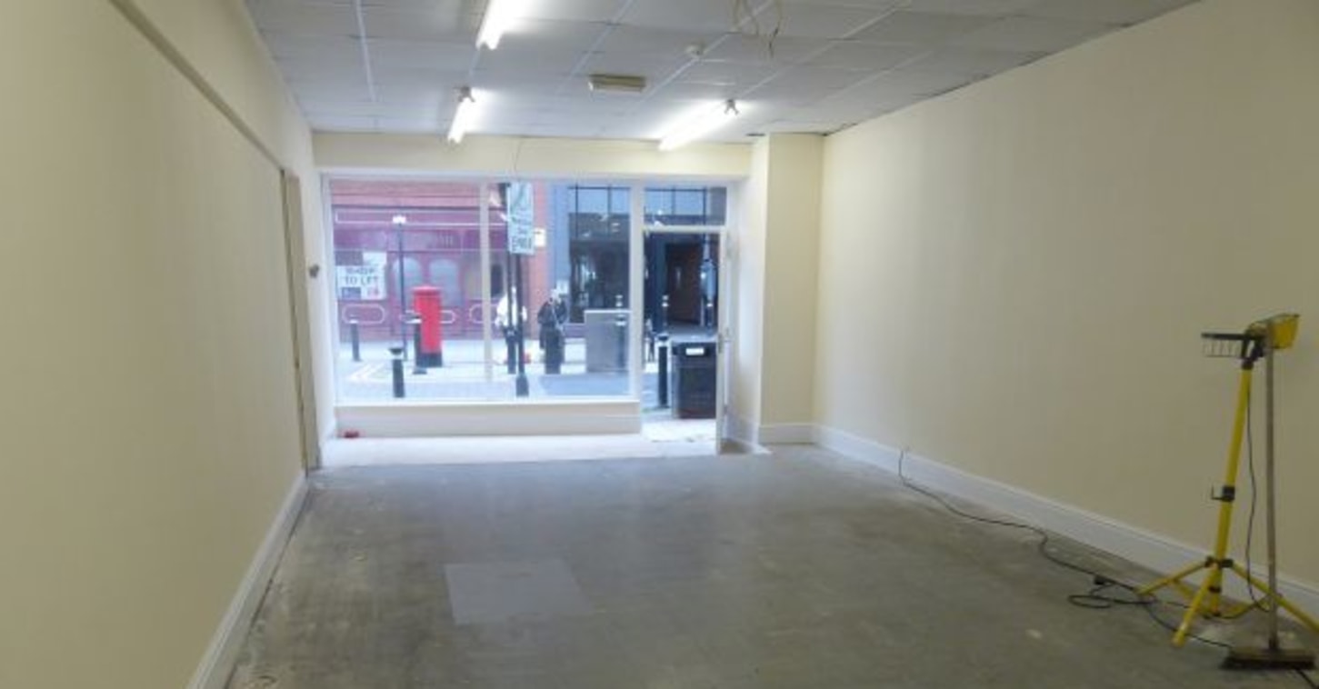 A 1130 sqft retail unit ideally situated in the heart of Wigan Town Centre.\n\n62b Market Street is situated opposite Wigan Market and is a prime location for the future development if Wigan Town Centre and the 'alive after 5' campaign....