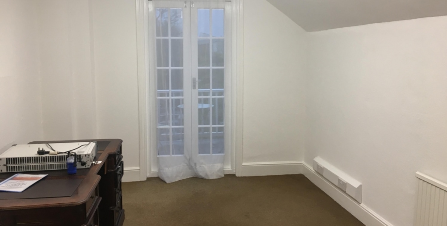 These freshly refurbished second floor suites comprise three well presented individual offices which are available for immediate occupation subject to the completion of a new tenancy agreement. Each room is ideal for 1 - 2 people and can be rented in...