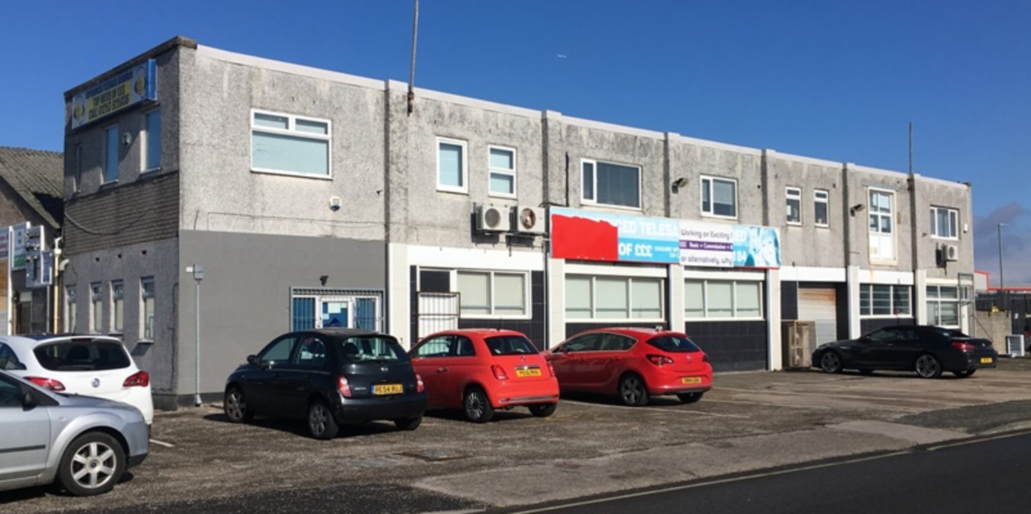 First Floor Office/Commercial Space situated in a substantial corner two storey property on Red Marsh Industrial Estate at Thornton. 4 separate rooms plus ladies & gents wc approx. 2000 sqft in total. Parking to forecourt. Suite variety of uses new l...