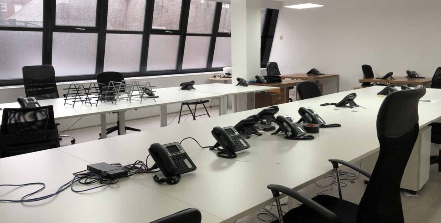 LOCATION, LOCATION, LOCATION !!! Great opportunity to secure a fully serviced office on the ground floor of Duru House located within easy reach of central London. Fully furnished and all inclusive serviced office (except broadband) in one of London'...