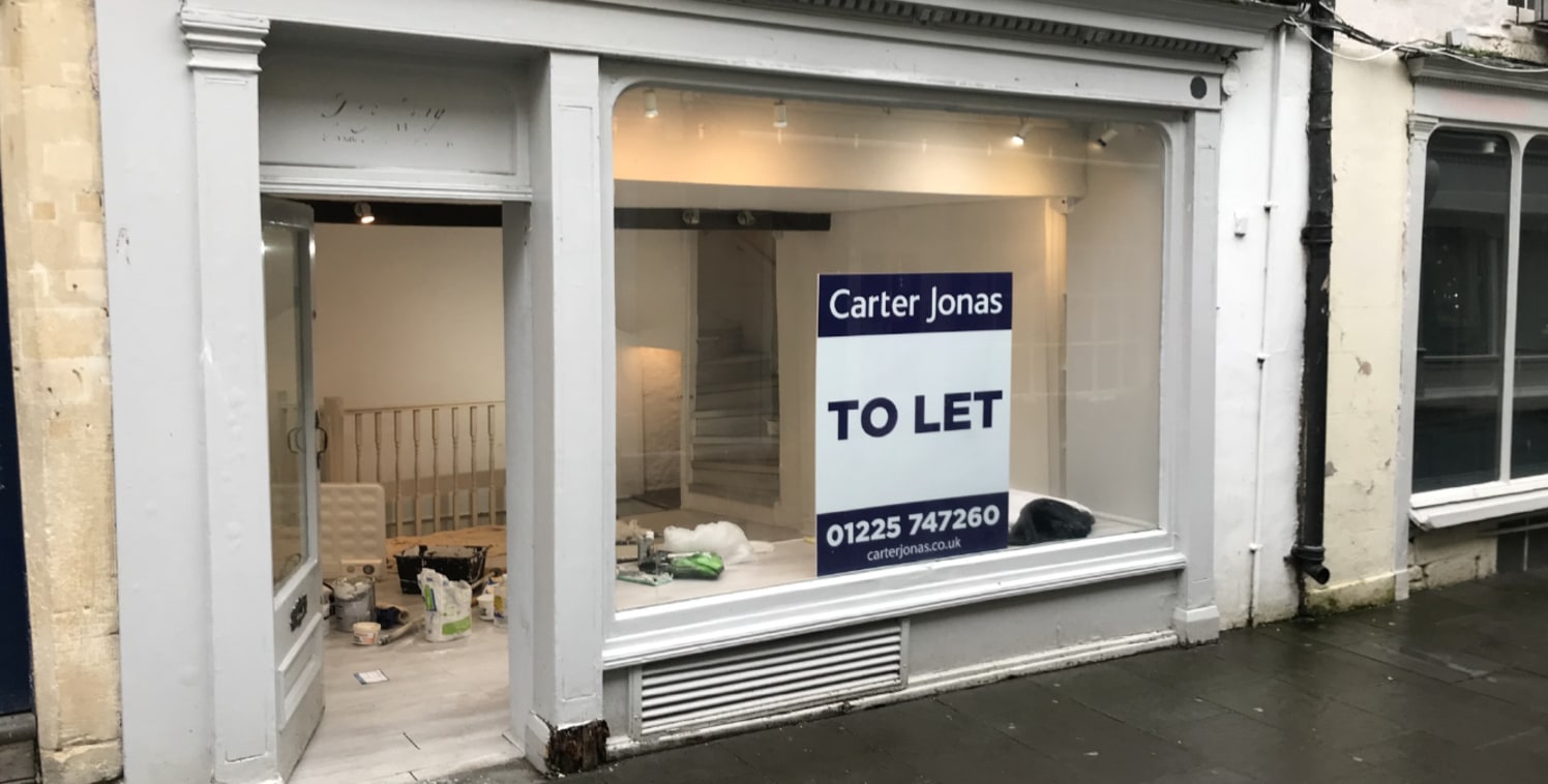 Retail premises to let.

Total Ground Floor Sales Space: 16.2 sq m (175 sq ft)

The mid terrace property comprises open plan retail accommodation on the ground floor with possible additional sales space on the first floor. Ancillary storage space, W/...