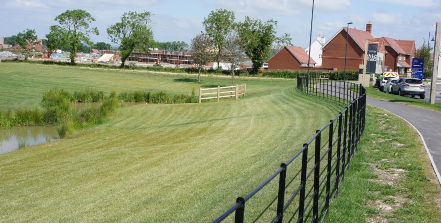 Tadpole Garden Village is a new innovative development now underway just to the north of Swindon. The principle access to it is via Tadpole Lane from the A419, or from north Swindon via Thamesdown Drive. The plot is approximately 6.6 miles from the t...