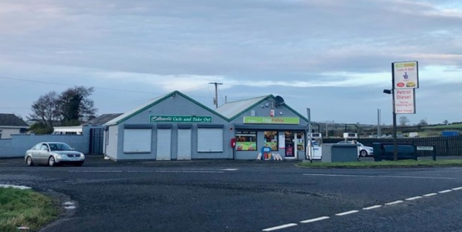 The property is located in Tamnaherin and situated c. 4 miles from Eglinton, c. 3 miles from Drumahoe and occupies a prominent site offering extensive road frontage....