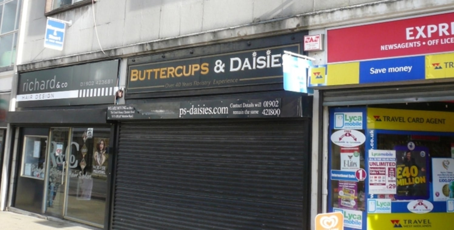 The units comprise of ground floor retail sale / showrooms with glazed display windows fronting School...