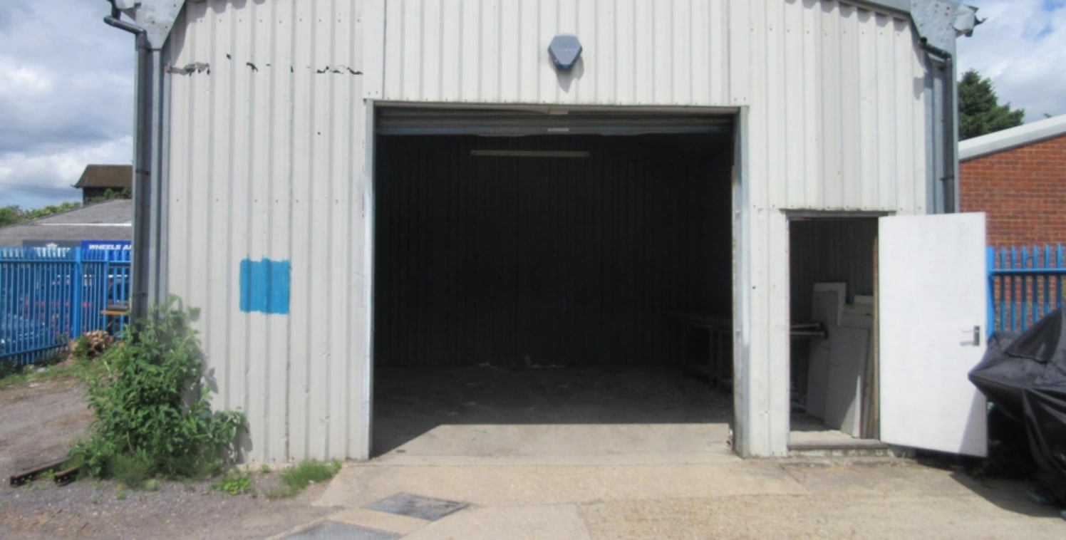 Warehouse/industrial premises with secure yard