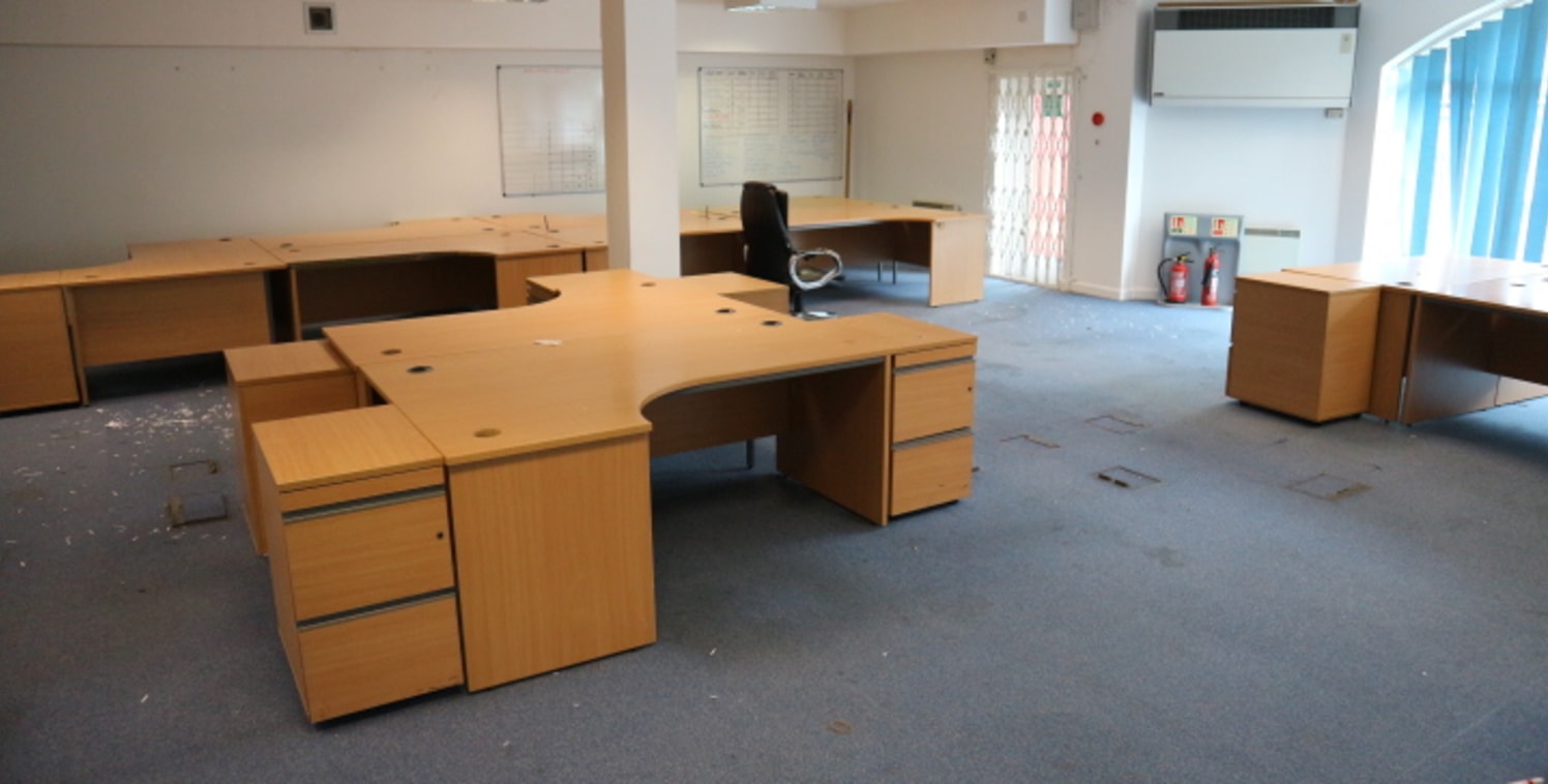 Prominent ground floor open plan office / showroom (stp) For Sale or To LET