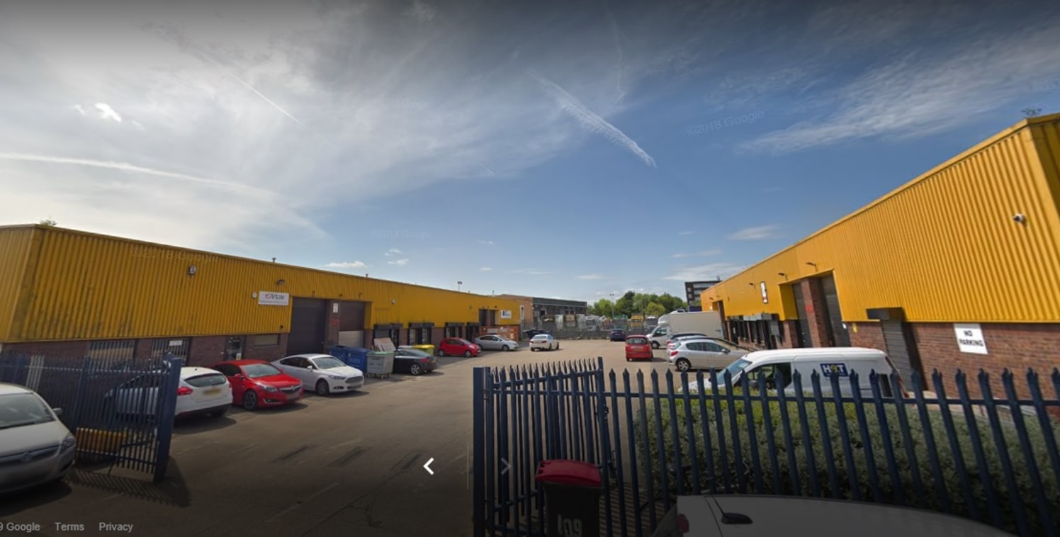 A modern single storey steel portal frame warehouse benefitting from the following:\n\n* two level access loading doors\n* integral offices\n* ladies and gents W/Cs\n* kitchenette\n* solid concrete floor to the warehouse\n* heating and lighting to th...