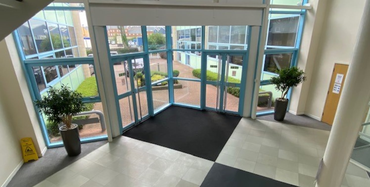 The property comprises refurbished first floor, mainly open plan, office space. The space includes 5 perimeter directors/meeting rooms.

Facilities include shared reception, lift, carpeting, suspended ceilings, cat II lighting, male and female WC's,...