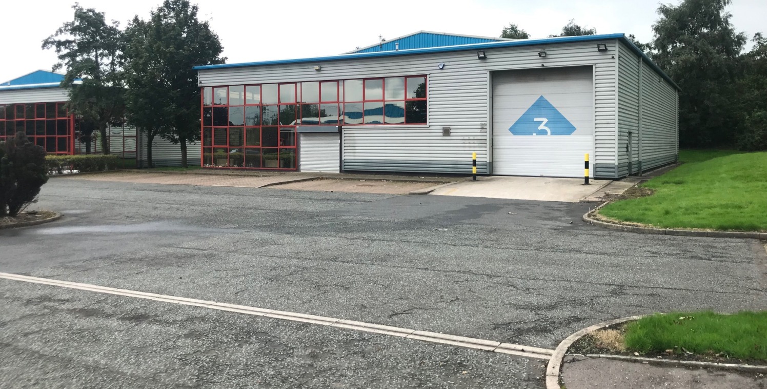 The property comprises of a detached modern steel portal framed unit, with cavity walls to 7ft, within a double skin cladding above. 

The roof is double skin clad, with double skin filon roof lights. The floor is concrete and there are offices at gr...