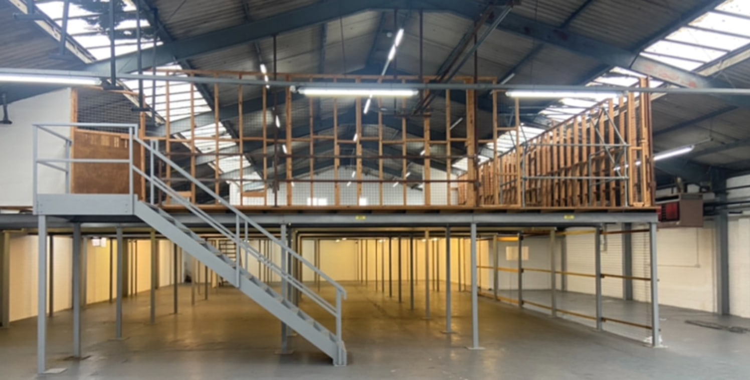 Warren Anthony Commercial are delighted to bring to the market this Industrial/Warehouse Unit with Showroom occupying a prominent location. The building comprises a self-contained detached factory and warehouse facility with a showroom fronting Termi...