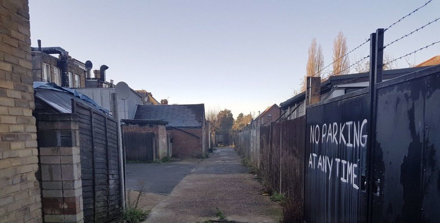 CSJ Property Agents offer this B1 Storage unit available immediately on a new lease/ licence, flexible terms subject to agreement. Gross Internal Area approx.: 260ft&sup2;. Rent : &pound;5,000p/a