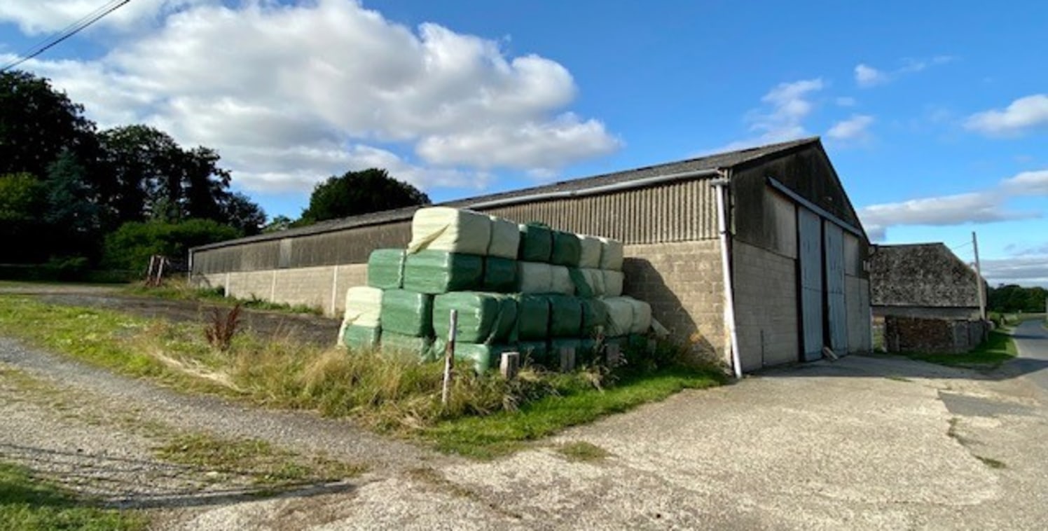 The property comprises a Portal frame building with double doors at the end, lighting, eaves height of 5m and single phase power.

To the south side there is a yard area which can be used for storage / parking etc.