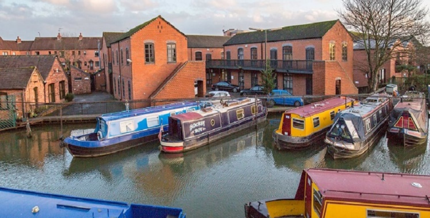 Office space overlooking Worcester canal basin. Space available from 326 sq ft with onsite car parking. 

Available units can be combined to create larger spaces.