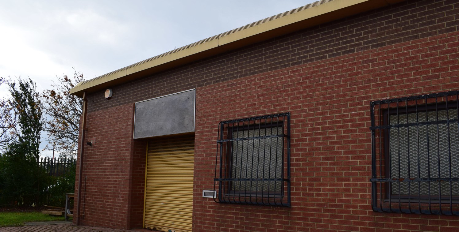 The units offer good quality storage/workshop space ideally suited to small and start-up businesses. They are of steel portal frame construction with traditional brick and block walls to eaves height. The roof areas profile steel sheeting. Internally...