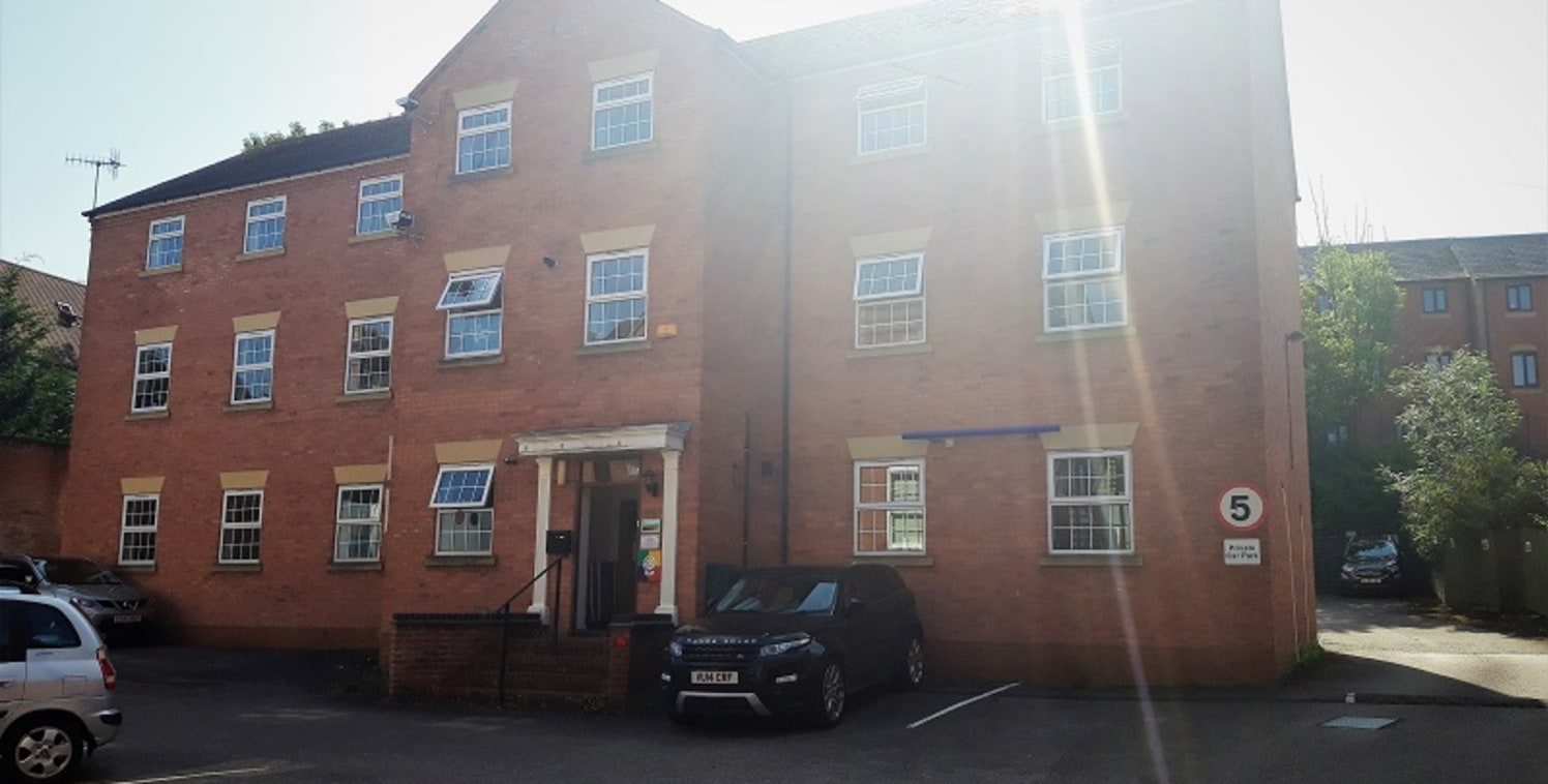 4,680 sq ft town centre office with onsite car parking. Accommodation over three floors, close to local amenities and excellent links to the M5 and M42 motorways.