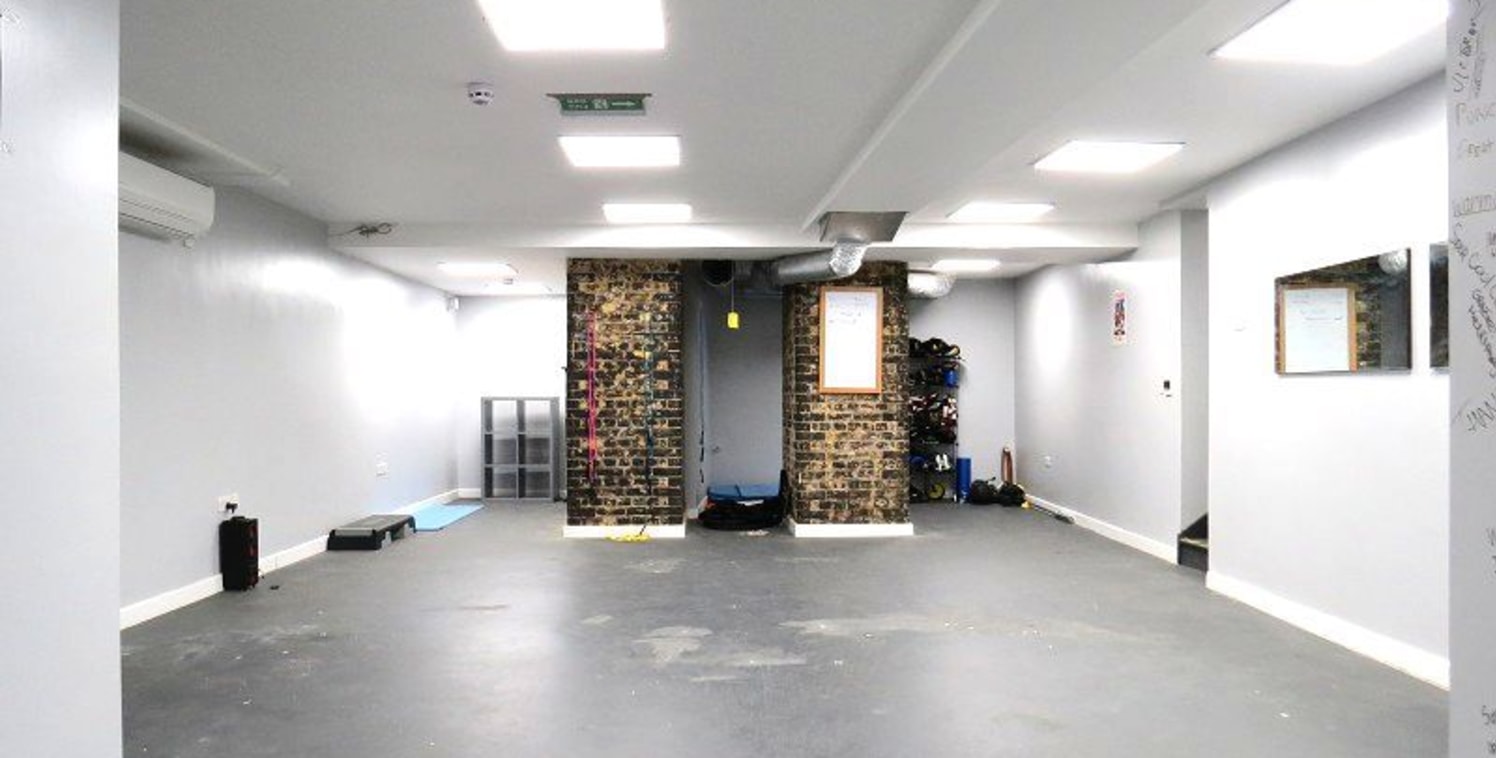 Offering ground and basement level accommodation together with private courtyard and sole access this provides a great location and opportunity for use as a gym, photographic or art studio. A short walk from Whitechapel station it's available now and...