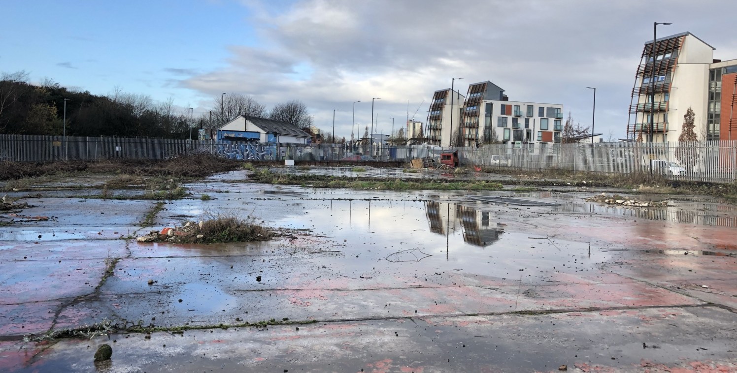 A site of approx. 1.2 acres bound by steel palisade fencing. 

Formerly the site of a large warehouse which is no longer insitu. The site comprises hardstanding land and an area of tarmac car parking. 

Given its busy position, the site would suit a...