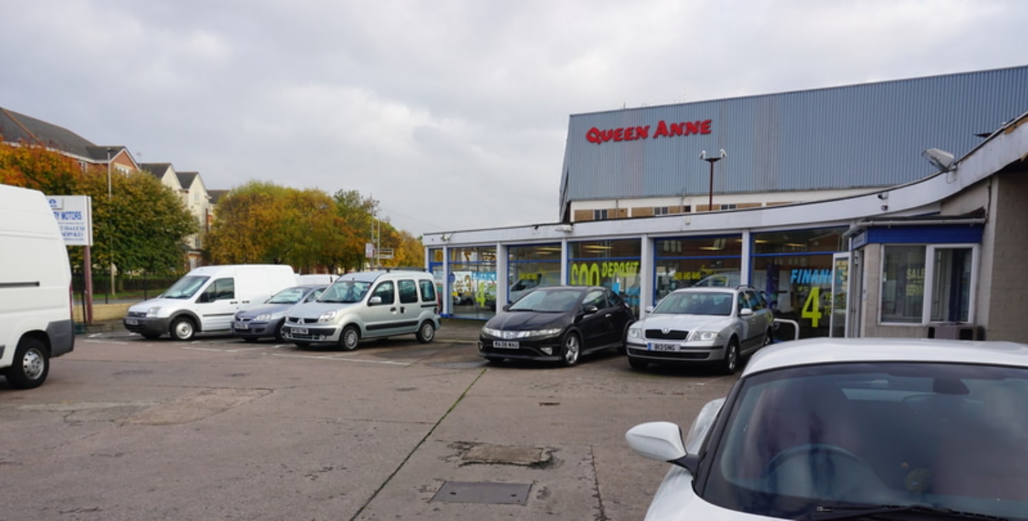 The property consists of a detached showroom premises of brick construction and glazed frontage with flat roof. The workshop/office building to the right hand side is of brick construction with a flat roof to the front and of steel frame construction...