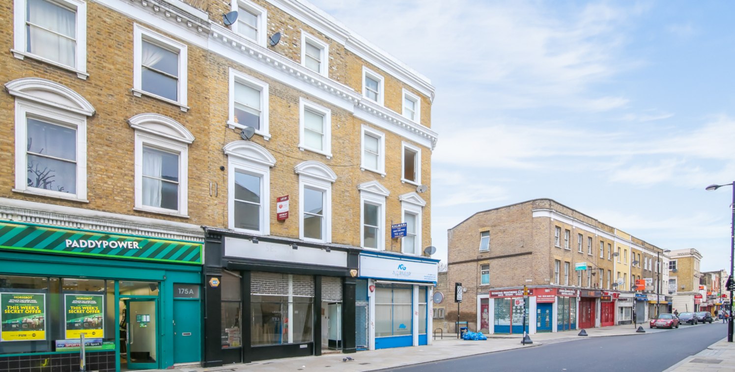 A new lease is available to let on flexible terms.

The property is found within a refurbished, period property. The A1 retail shop is divided between the ground and basement levels and benefits from roller-shutters. The owner would consider a change...