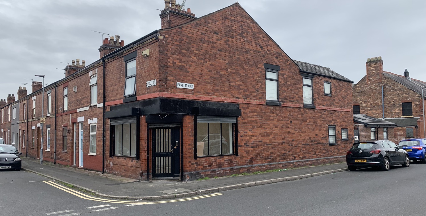 The property provides a self-contained, open plan retail unit with WC to the rear. 

The unit would be suitable for a variety of trades including hairdressers, barbers, tattoo artist, café, office and retailers. 

Externally the doors and window have...