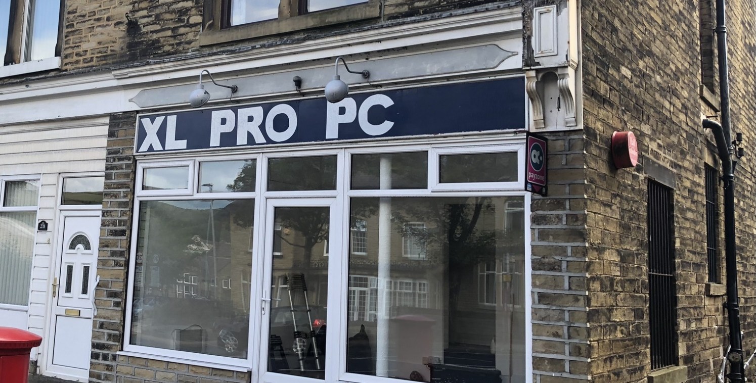 The property briefly comprise a retail unit situated on the busy A629 Huddersfield Road, along with a 2 bedroom end of terrace house accessed from the rear of the property.

The residential premises feature a modern dining kitchen with fitted wall an...