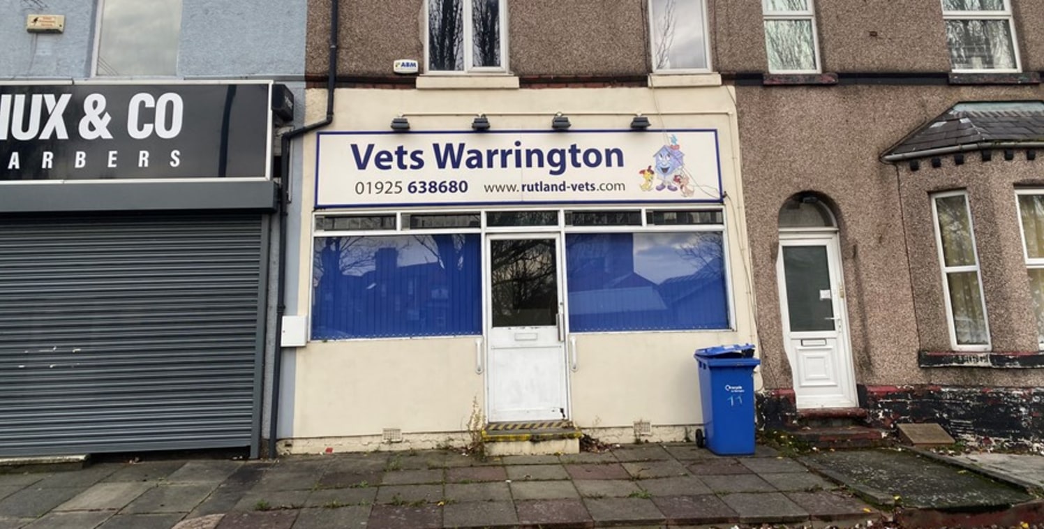 We are pleased to offer for rent a 2 storey mid terraced property.

Internally the property comprises a separately accessed ground floor unit, that was formerly a veterinary practice benefitting from a D1 use classification. Temporary permitted use c...