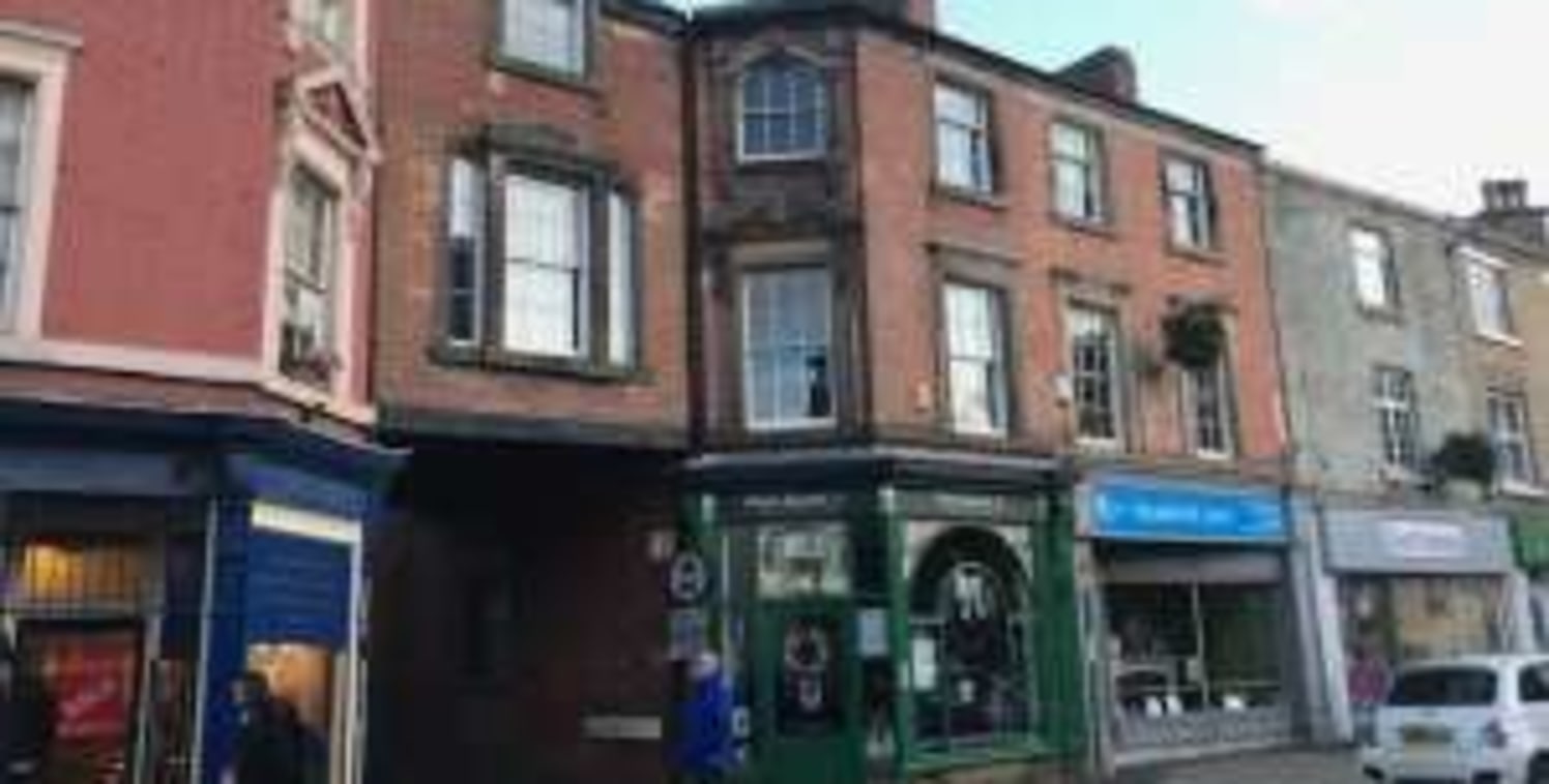 Highly prominent retail unit with upper floor offices. Belper is named 'Best British High Street 2019' Two-minute walk to public car park and Belper Train Station....