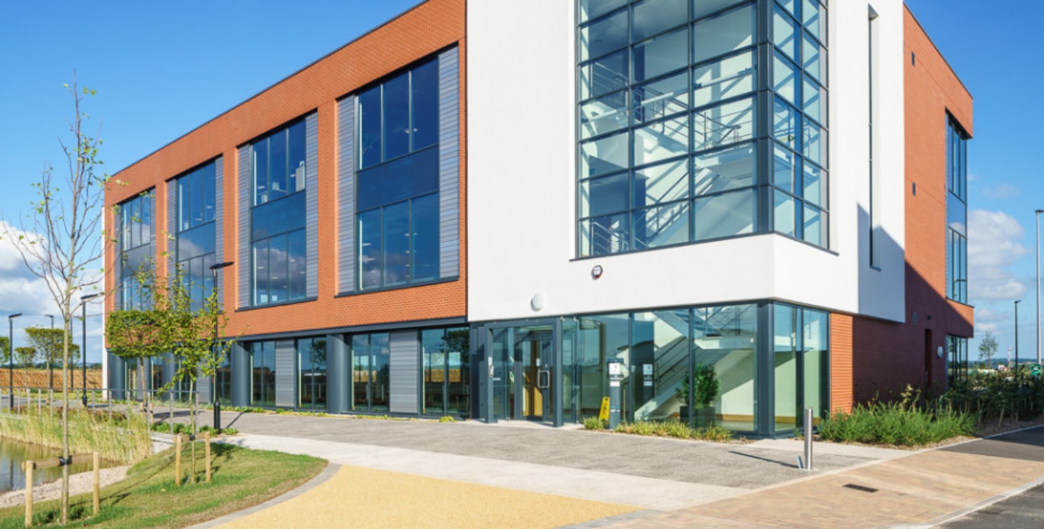 SkyPark represents a cutting edge business park development sitting in a prime location close to the M5 motorway and adjacent to the successful Exeter International Airport. Phase 1 will provide modern energy efficient buildings and wide pedestrian s...