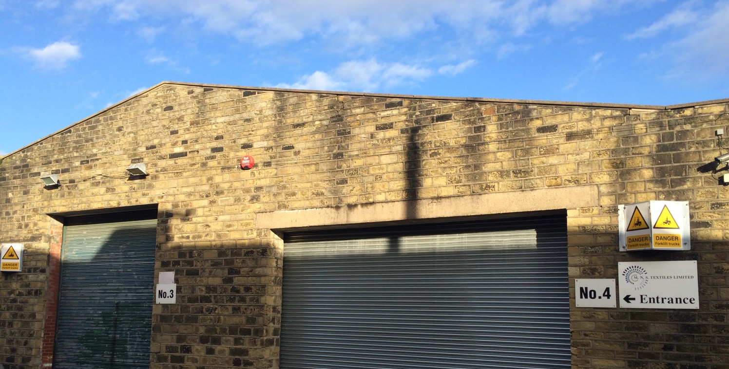 Crowther Business Park is a substantial former textile mill complex which has been sub-divided to form a variety of workshop and warehouse units. 

Unit 2/3 consist of a variety of inter-connecting single storey buildings being of part steel and port...
