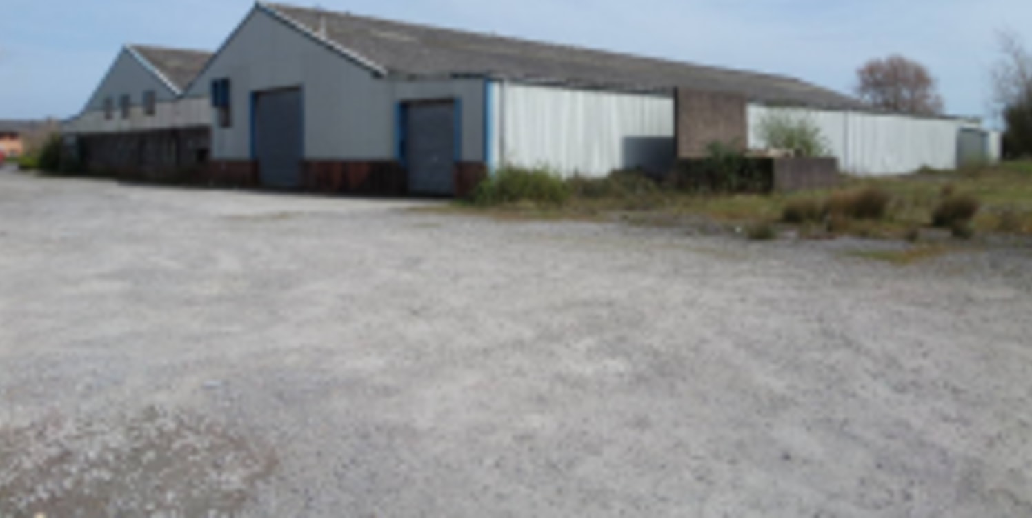 UNIT D18 WESTERN AVENUE, BRIDGEND INDUSTRIAL ESTATE, BRIDGEND, CF31 3RT\n\nFOR SALE\n32,286 Sq.Ft. On 1.62 ac.\n\nThis comprises a prominently situated detached unit plus additional land suitable for expansion/display\n\nThe property is within a site...