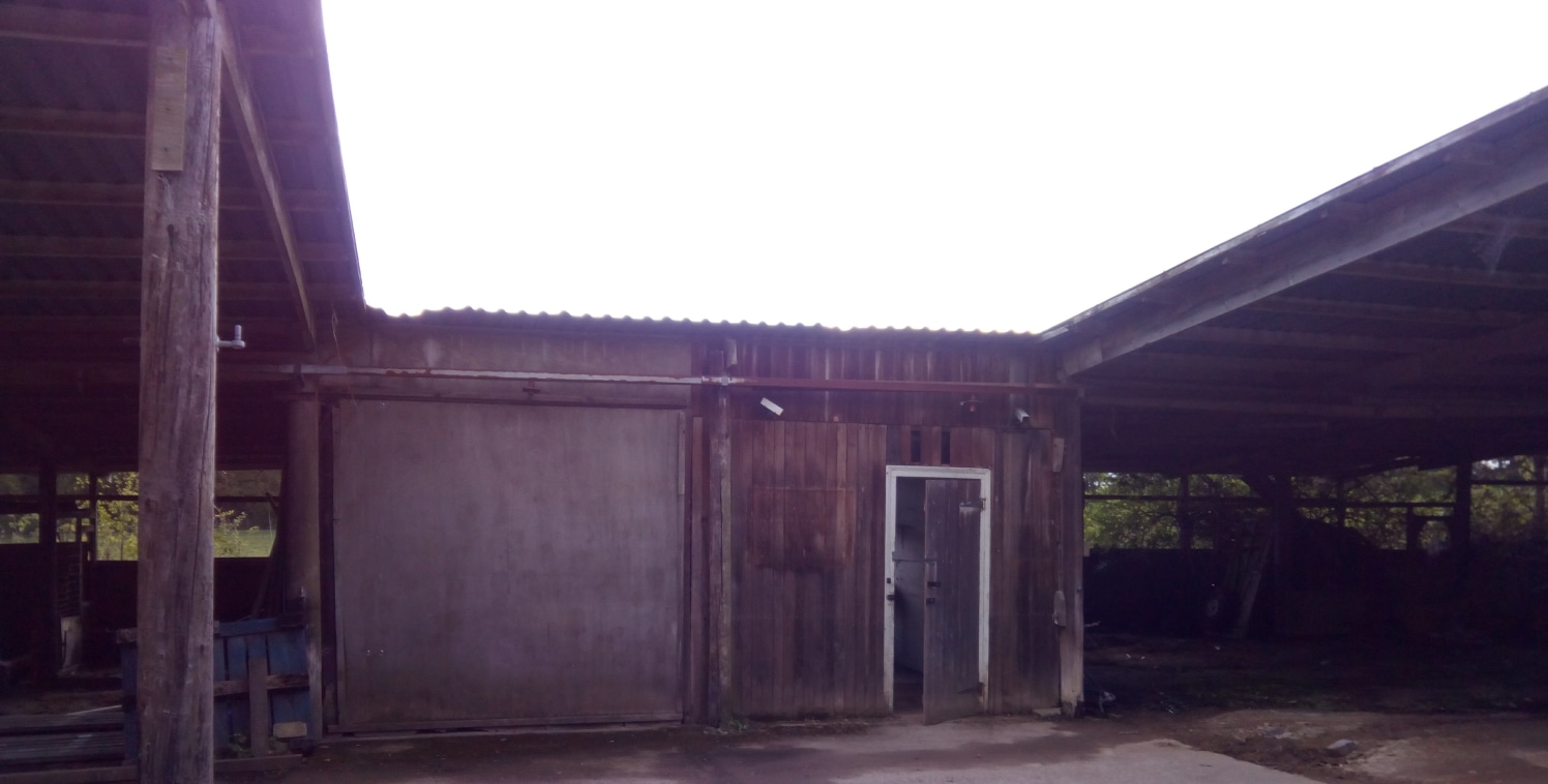 Morris Farm has a wide variety of industrial and workshop units that have been let out to a variety tenants. The available units benefit from the following:\n\n* Communal WC facilities\n\n* Security gates at the entrance to the estate....