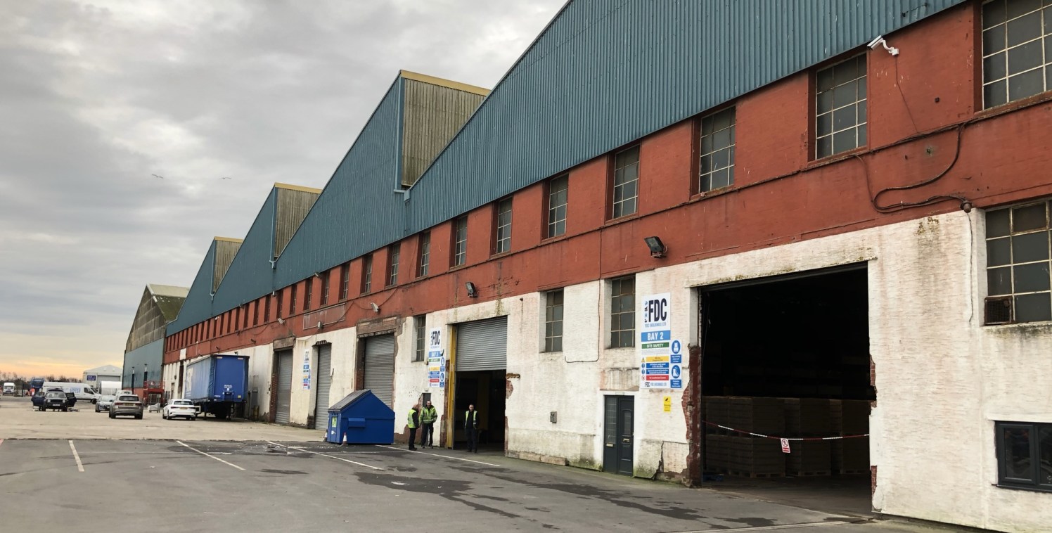 A range of warehouse units within a large industrial warehouse complex providing large areas of uninterrupted storage/production space benefiting from:-

Average clear headroom 9.5m

High bay sodium lighting

Solid concrete floor

External loading ar...