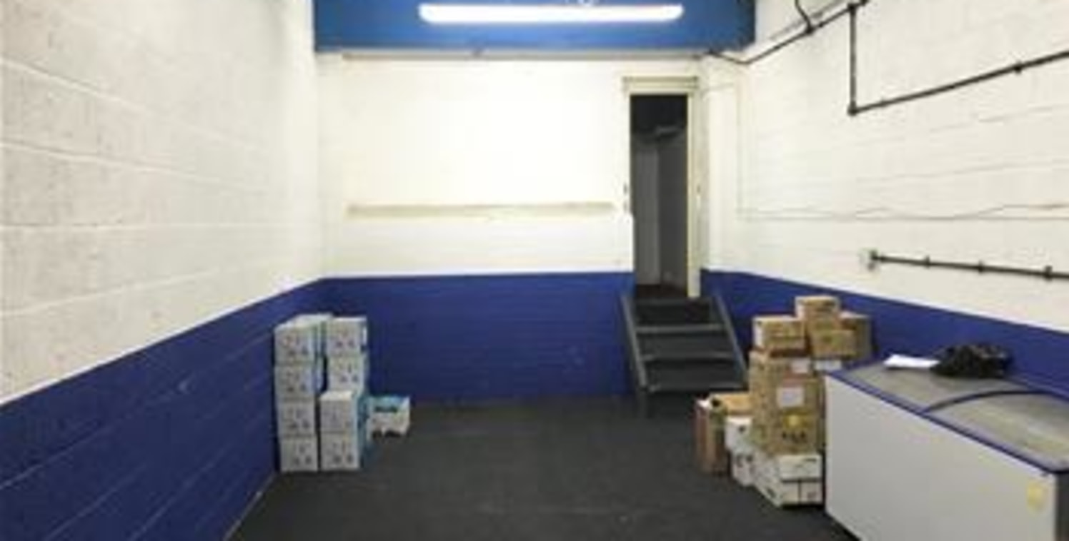 A clear open plan warehouse/creative space benefiting from a loading door. Car parking is available on the estate.\n\nAccommodation\n\nAll measurements are approximate and measured on a gross internal area basis\n\nWarehouse\n473 sqft\n43.94 sqm\n\nT...