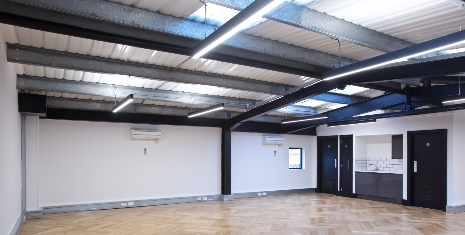 Spectrum House offers a range of newly refurbished units in a variety of different sizes. Tenants have a unique opportunity to benefit from a traditional lease within a vibrant community. The workspace allows tenants to retain their brand identity an...