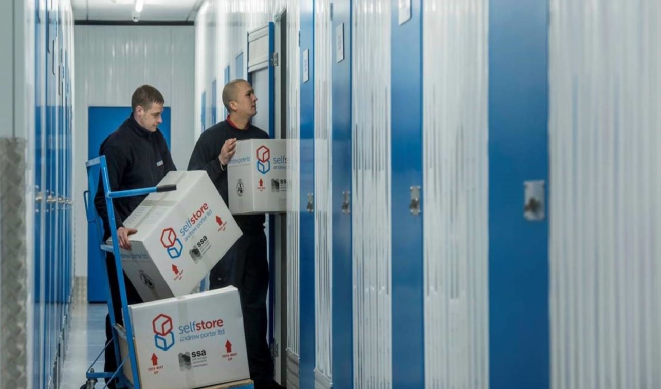 Self storage units from 25 to 140 sq.ft available on flexible lease terms. See accommodation schedule.<br><br>Accommodation<br><br>The followoing units are available :<br><br>.<br><br>INDOOR UNITS<br><br>5ft x 5ft<br>25 sq.ft<br>&pound;10 per week fo...