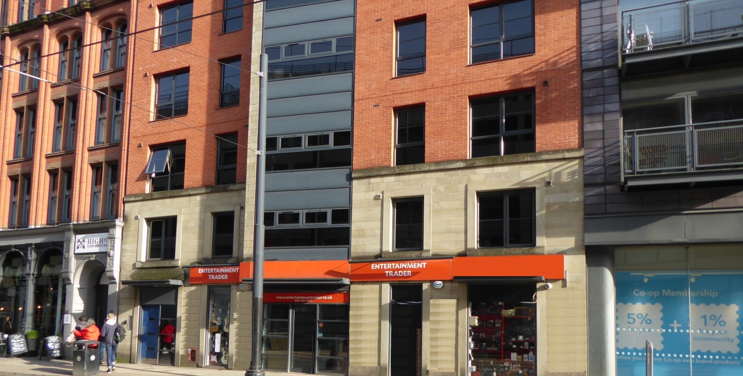 * Opposite entrance to Manchester Arndale Centre

* Close to all other City Centre shops, bars, restaurants and transport links

* Would suit a variety of uses including A1, A2 , A3 & D1 clinic use (subject to planning)

The property comprises a doub...