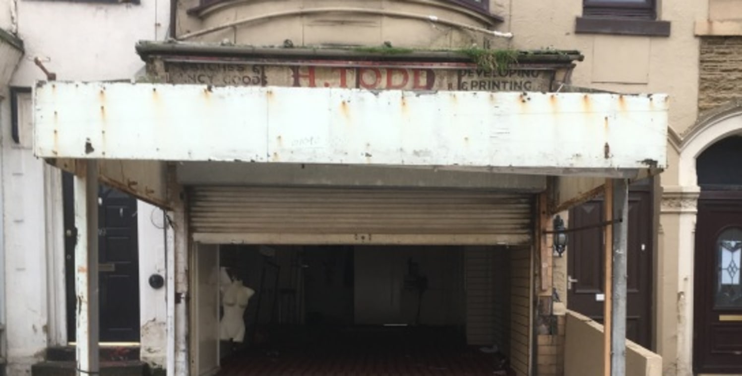 Ground floor freehold lock up retail shop unit located at South Shore in Blackpool close to the Promenade. Roller shutter and open plan fronted unit approximately 34 sqm with covered trading forecourt 13 sqm and basement....