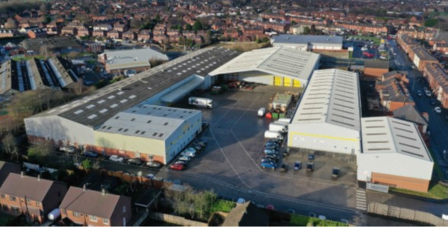 Unit 1 - Fitted out a s two storey Grade B office accommodation primarily open plan. Unit 2 - Open plan warehouse with eaves height of 6.8 and 11.50m to apex. 

Mezzanine over half of Unit (can remain or be removed)

2 Level access loading doors. Uni...