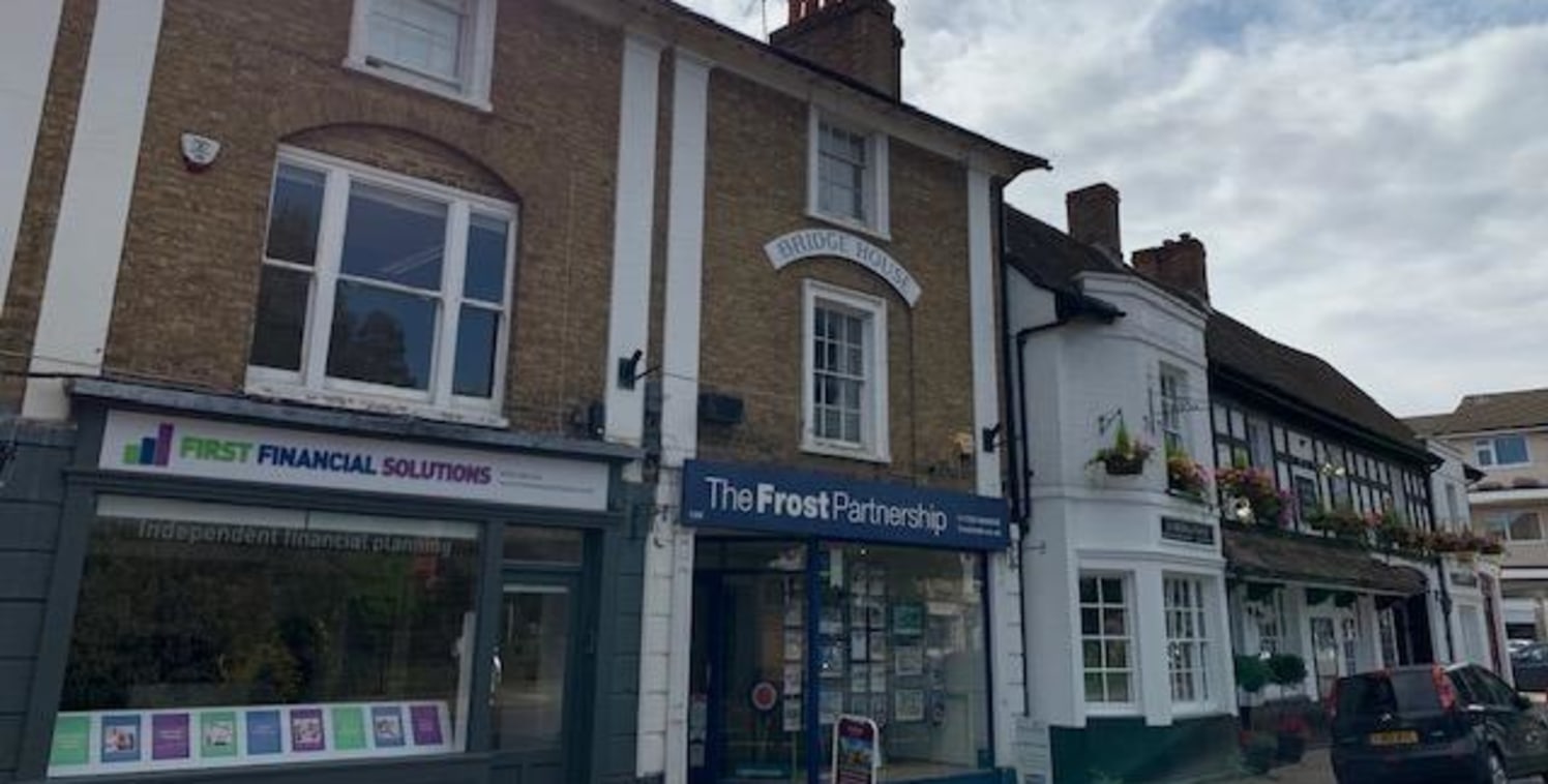 The premises are located in a prominent, central location in Chalfont St Peter, near to St Peter's Court with its free parking and retailers such as M&S Simply Food. The A413 joins the High Street close by and this connects the village with the motor...