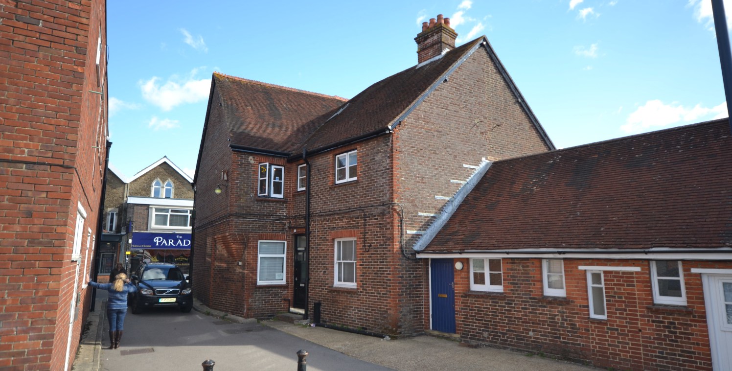 A self contained retail unit (A1) located a short distance from the market square in Petersfield and the mainline railway station. Car parking space is also available to the rear of the...