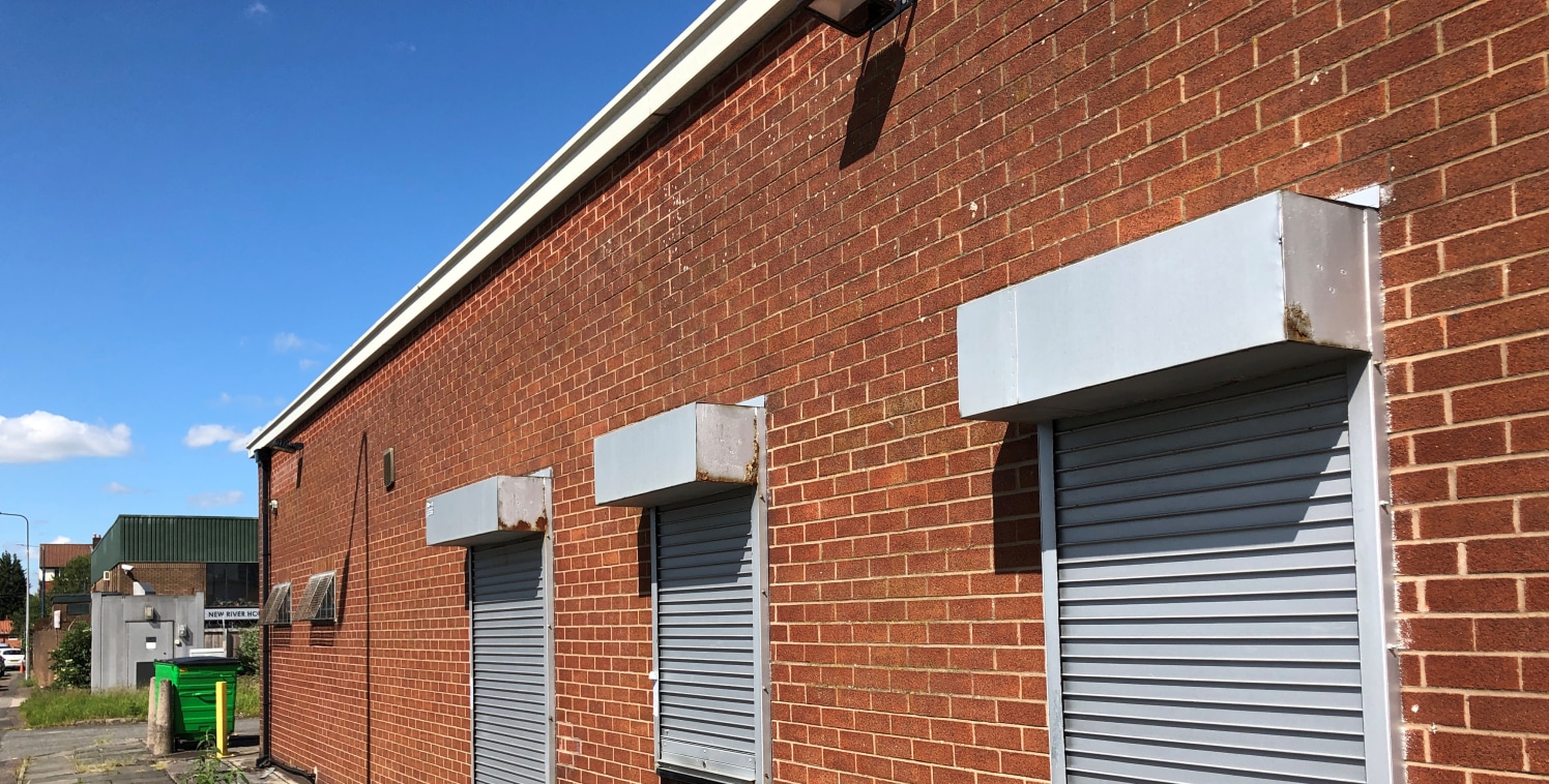 1 level access loading door. 4m eaves height. 3-phase electricity. Warehouse lighting. Dedicated yard area which could be secured. Office, WC and shower facilities.